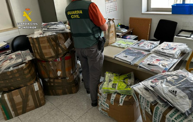 La Guardia Civil ha intervenido 850 camisetas falsas en el aeropuerto de Palma